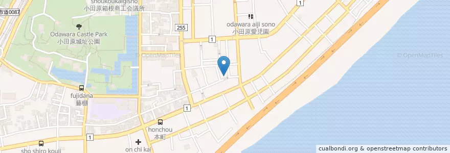 Mapa de ubicacion de 小田原本町郵便局 en اليابان, كاناغاوا, 小田原市.