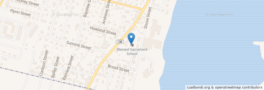 Mapa de ubicacion de Blessed Sacrament School en United States, Massachusetts, Newport County, Bristol County.