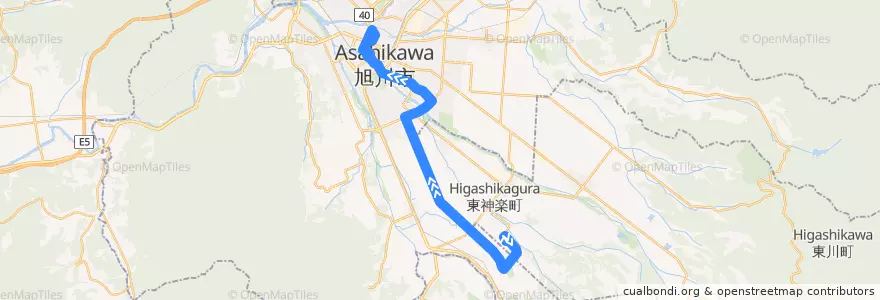 Mapa del recorrido [77]旭川空港線（急行） de la línea  en 旭川市.